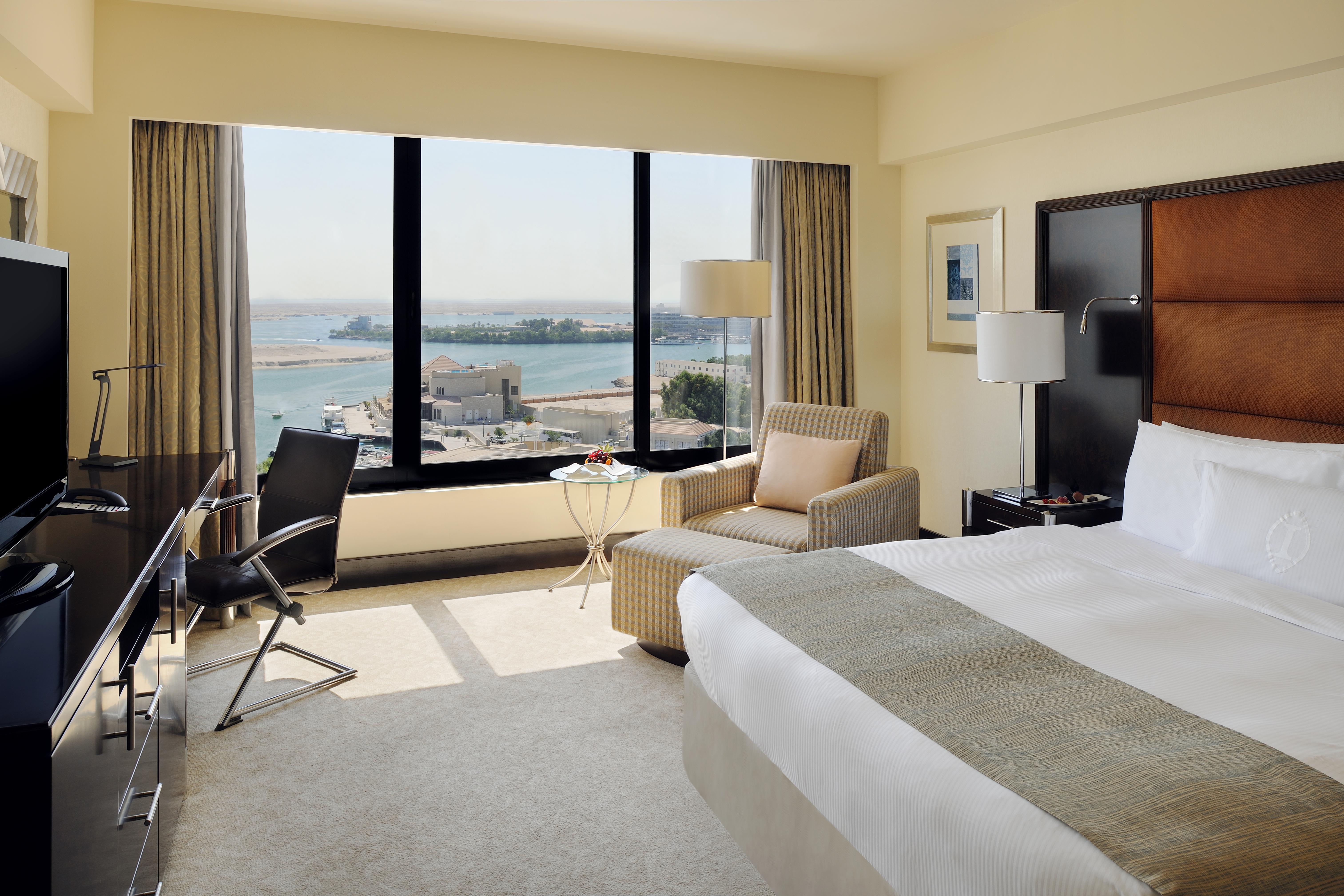 InterContinental Abu Dhabi, an IHG Hotel Bagian luar foto A room at the Jumeirah Beach Hotel