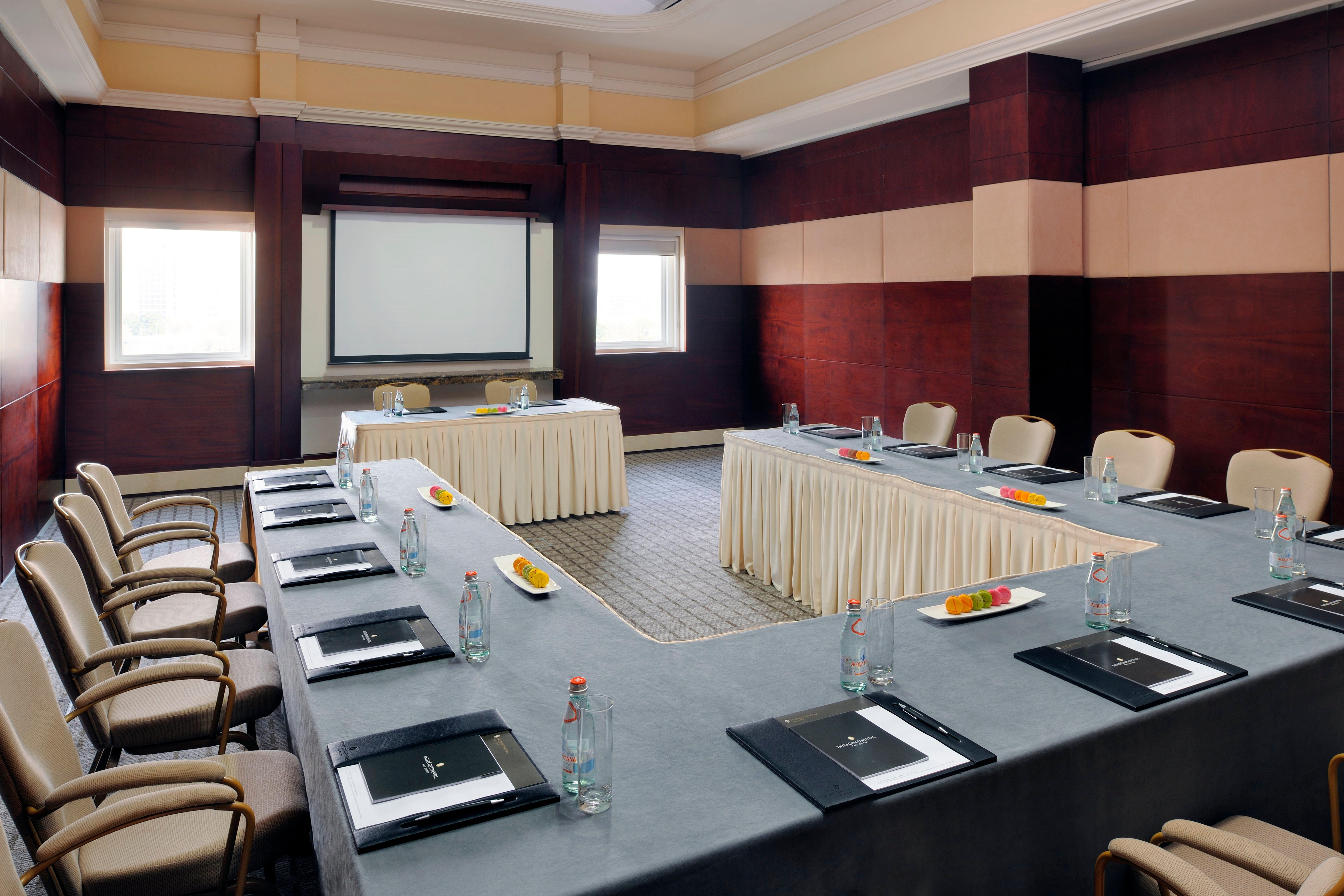 InterContinental Abu Dhabi, an IHG Hotel Bagian luar foto Meeting room