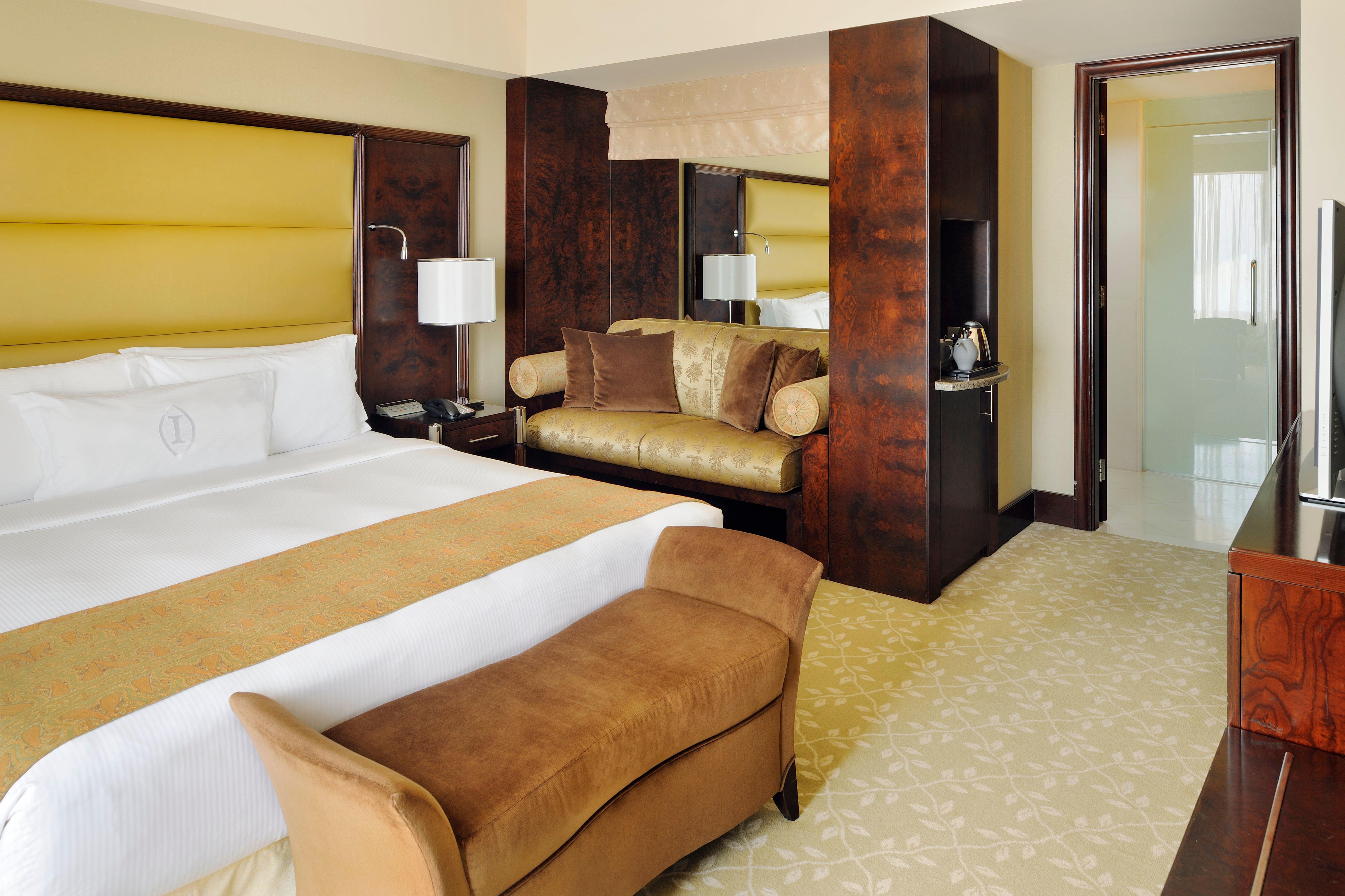 InterContinental Abu Dhabi, an IHG Hotel Bagian luar foto A suite at the Jumeirah Emirates Towers Hotel