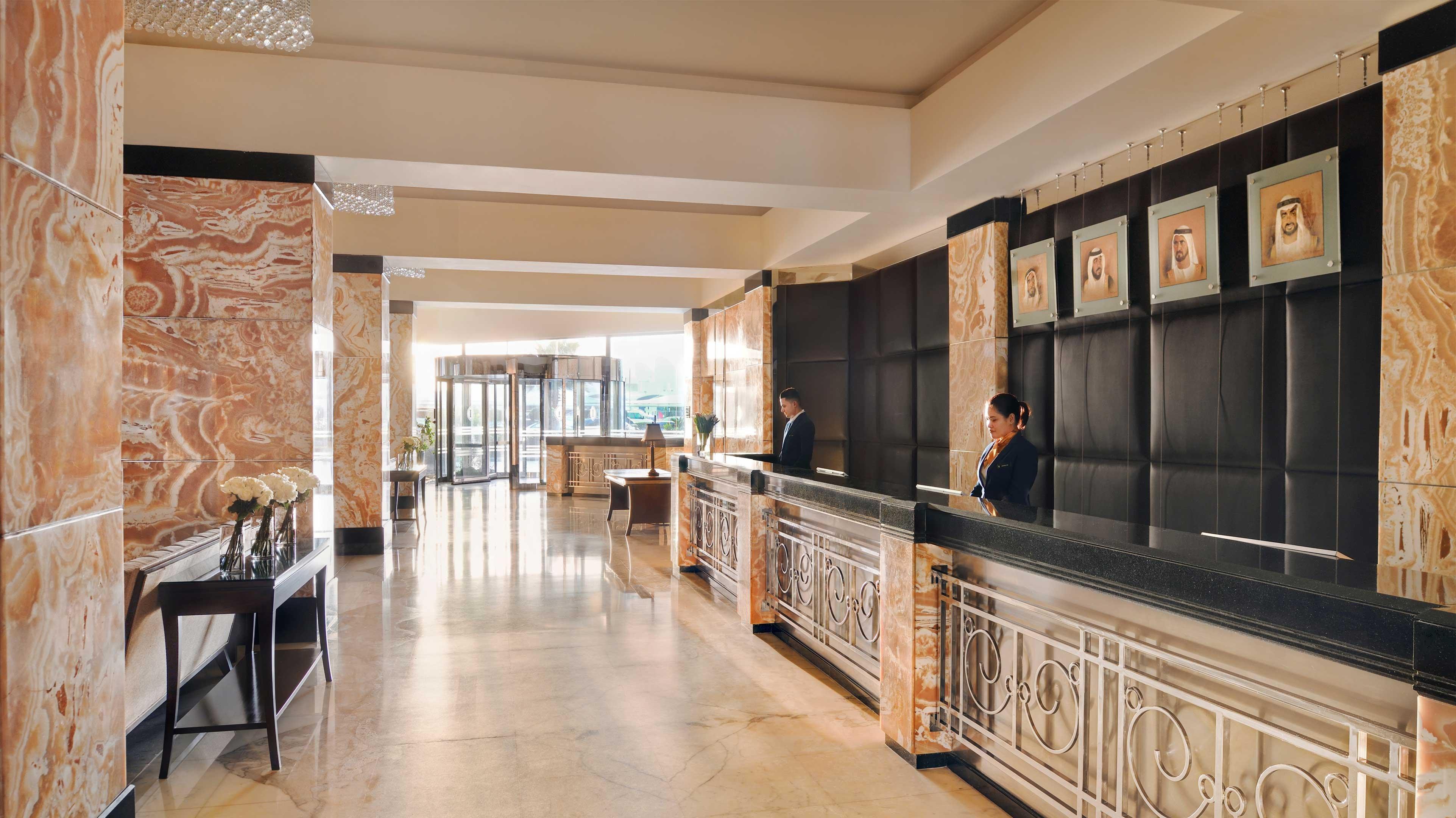 InterContinental Abu Dhabi, an IHG Hotel Bagian luar foto The lobby of the hotel