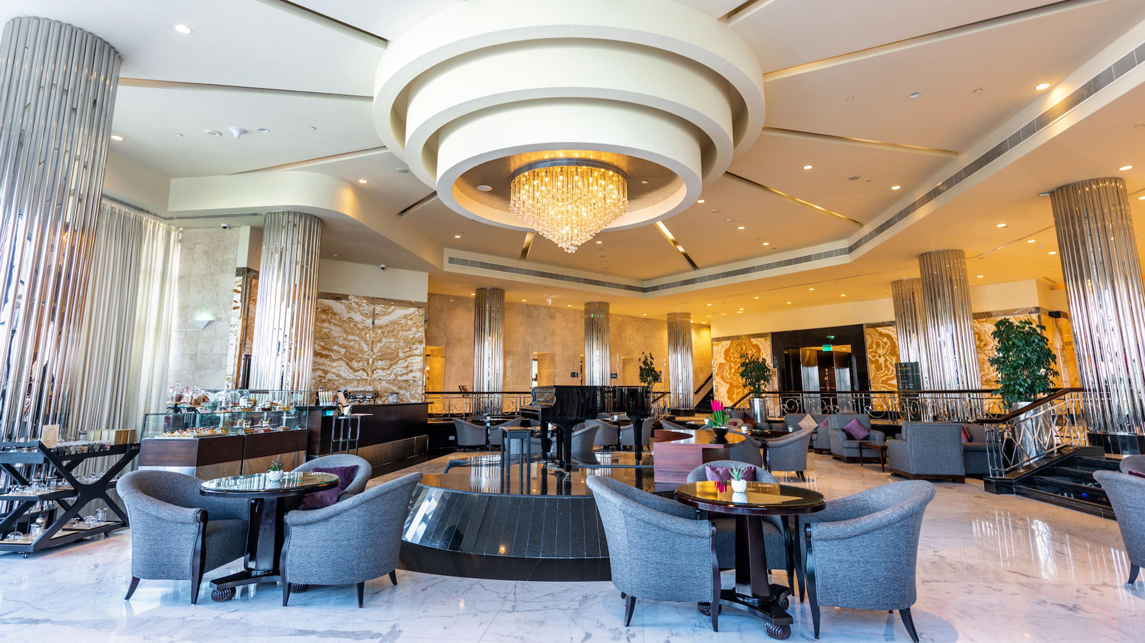 InterContinental Abu Dhabi, an IHG Hotel Bagian luar foto The lobby of the hotel