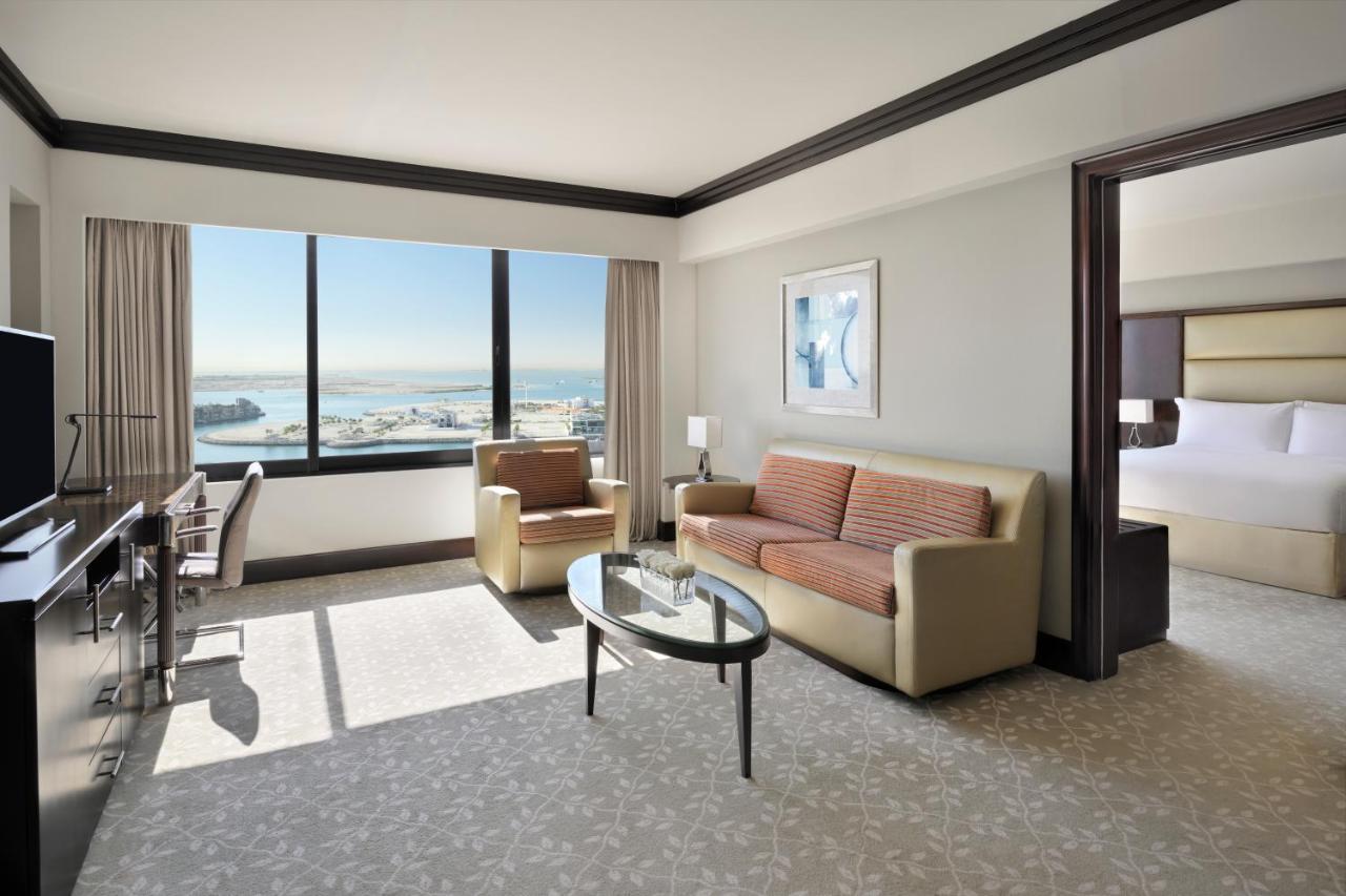 InterContinental Abu Dhabi, an IHG Hotel Bagian luar foto A suite at the Hilton San Diego Bayfront