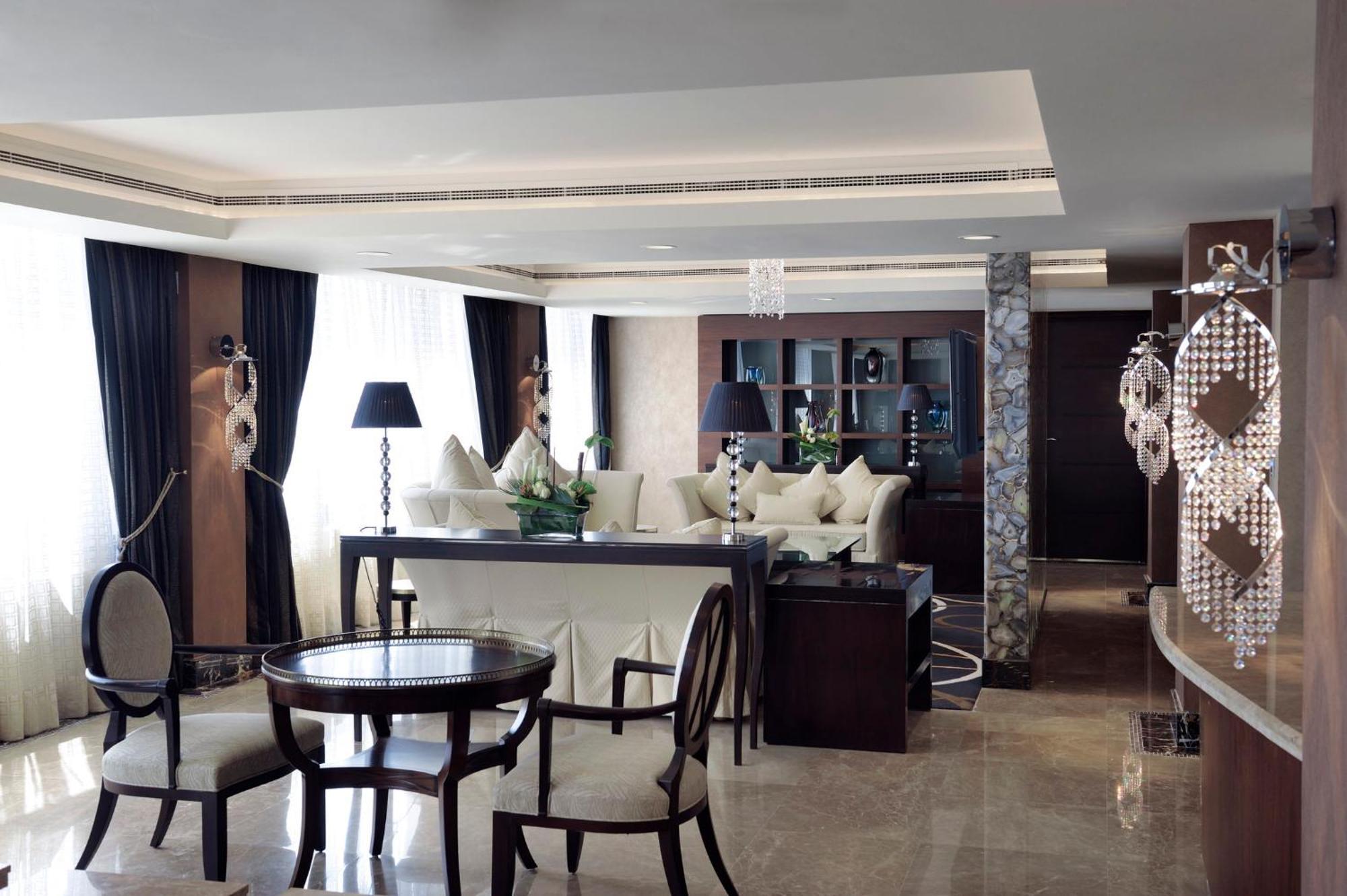 InterContinental Abu Dhabi, an IHG Hotel Bagian luar foto A suite at the Four Seasons Hotel, Mumbai