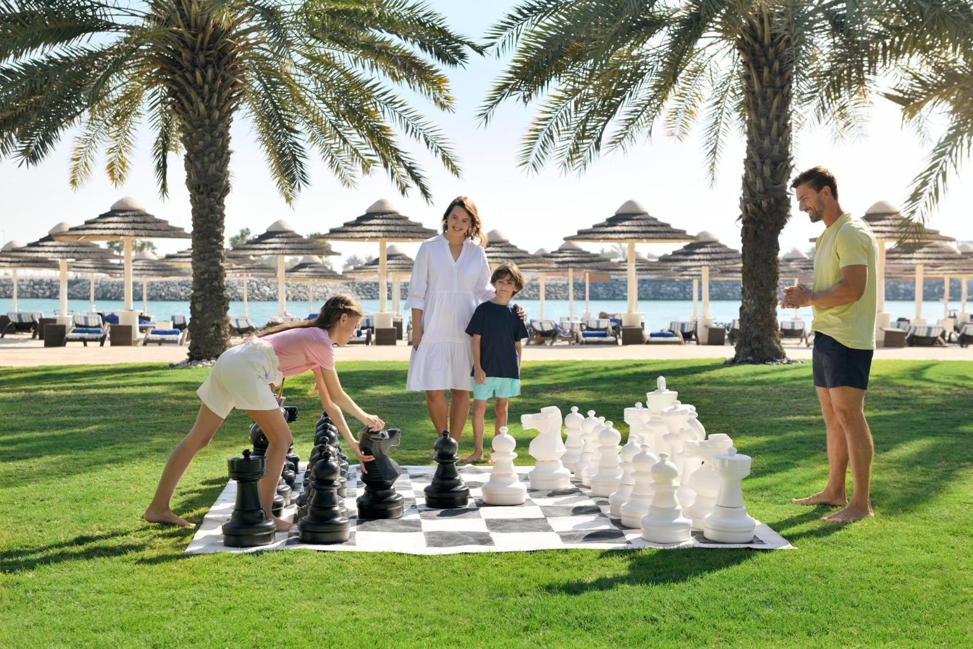 InterContinental Abu Dhabi, an IHG Hotel Bagian luar foto Family playing giant chess